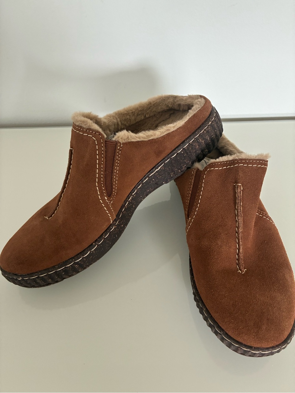 Clarks Caroline Step Women's Clogs Dark Tan Suede Faux Fur Lining US Size 9